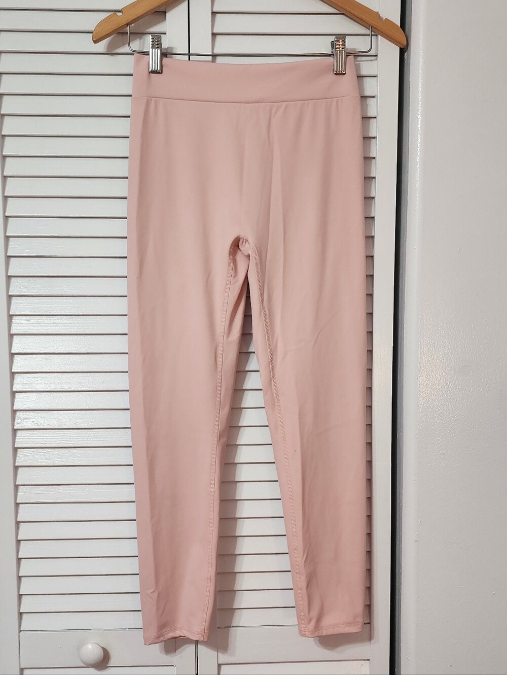 Pale Pink High-Waist V-Back Scrunch Butt Booty Leggings